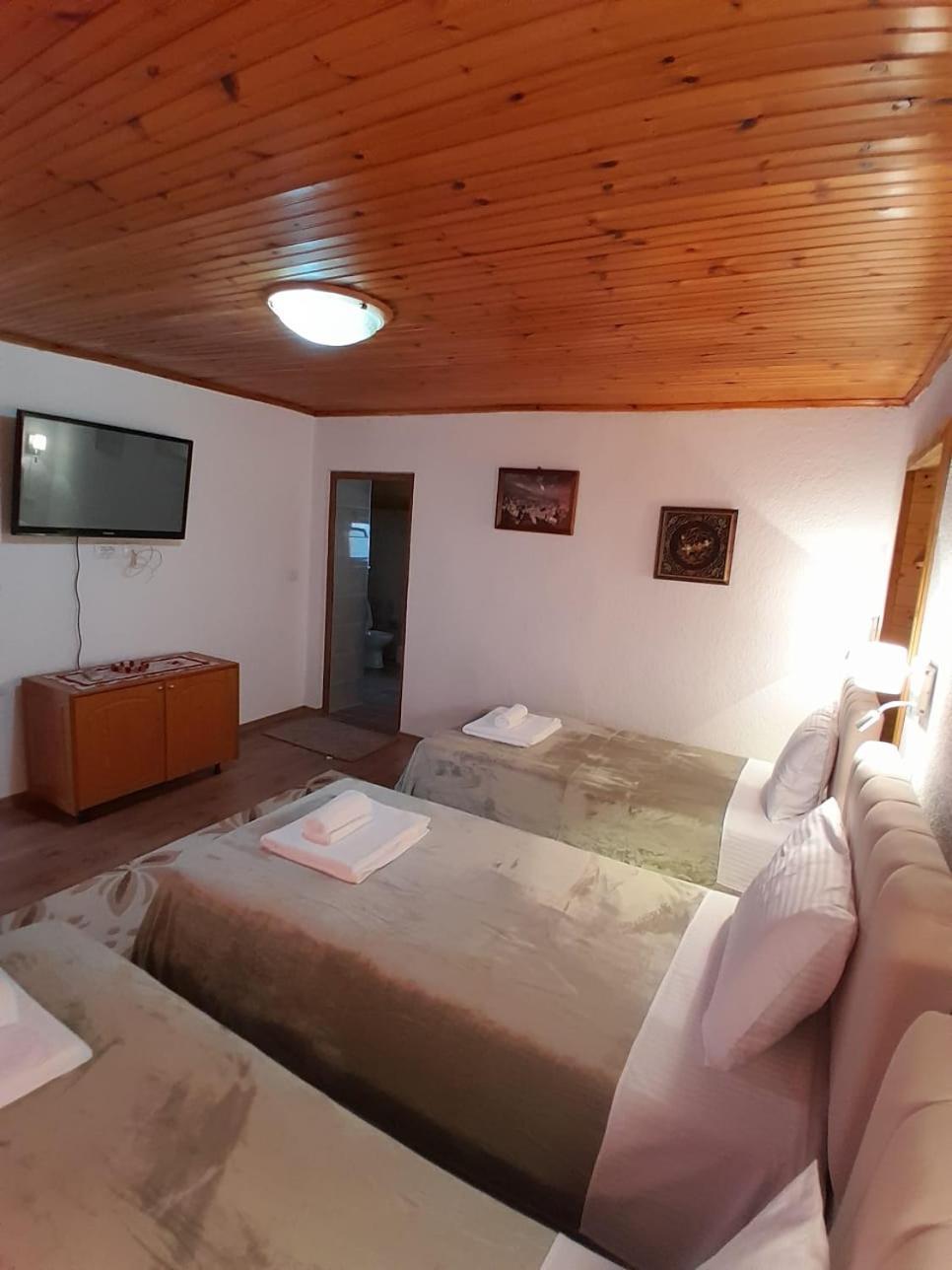 Guest House Ejona Gjirokastër Exteriér fotografie