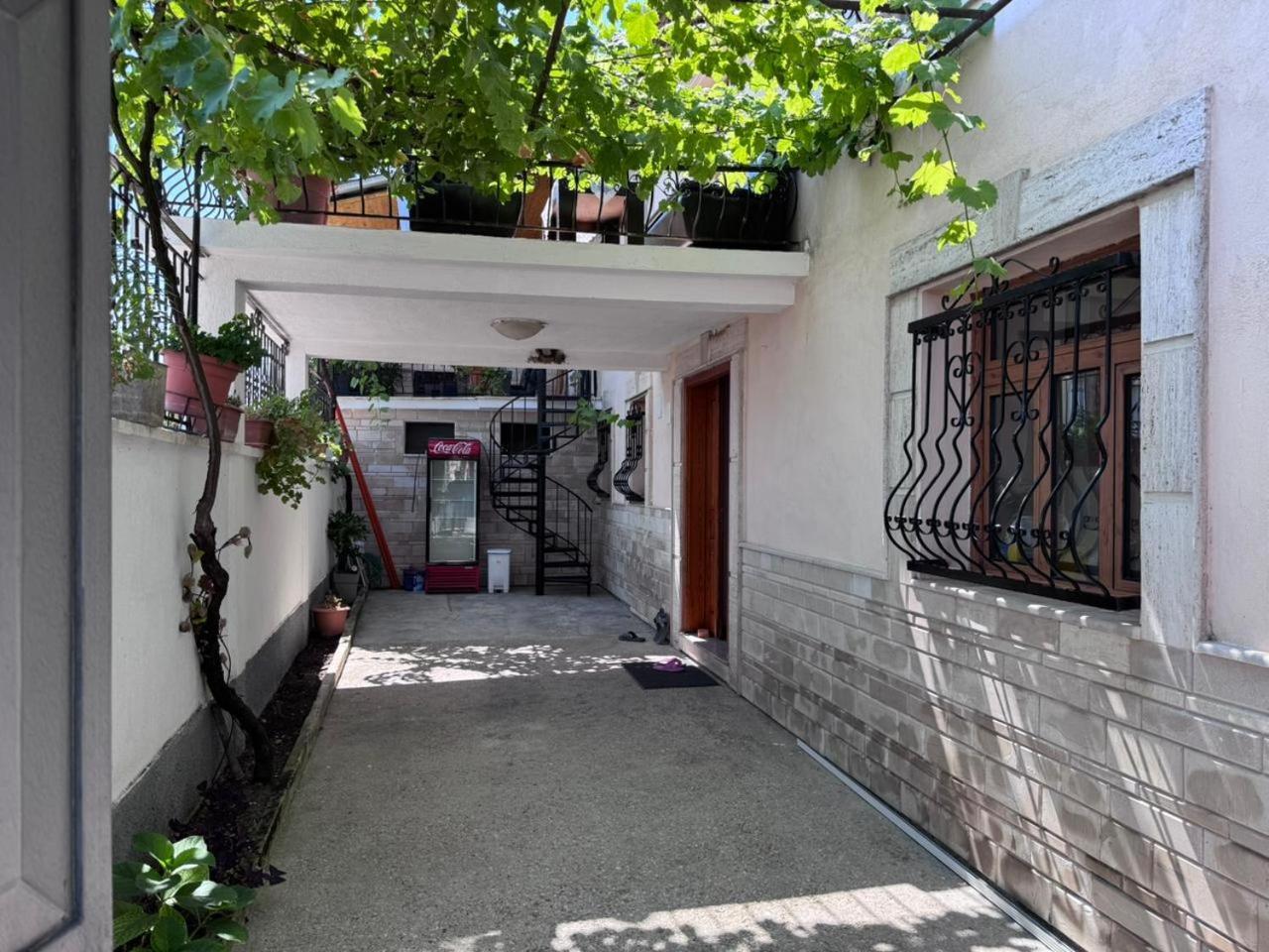 Guest House Ejona Gjirokastër Exteriér fotografie